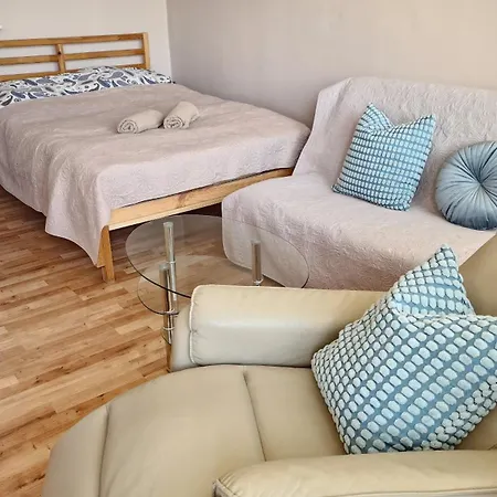 Mango Lu Z Balkonem, Plaza 300m