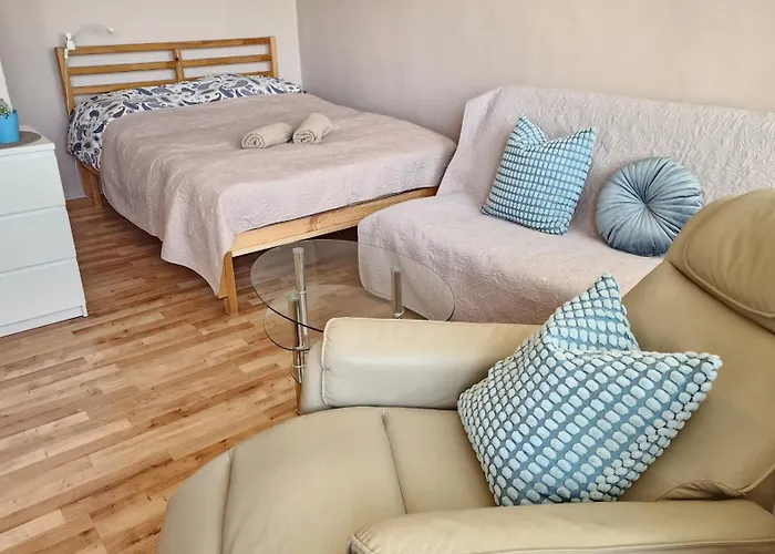 Mango Lu Z Balkonem, Plaza 300m